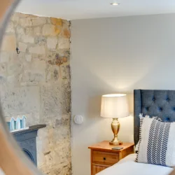 Guillemot master bed | King size bed | comfy cushions